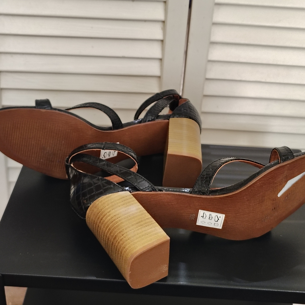NWT Crevo Black Croc-Embossed Strappy Block Heel Sandals Size 9.5 - Picture 13 of 15